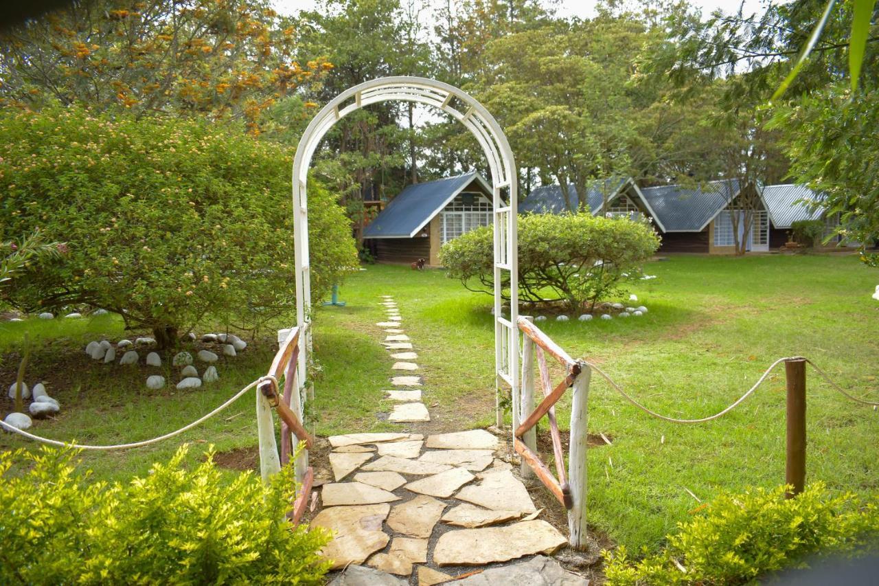 Camp Mahon Gardens Hotel Nanyuki Exterior photo